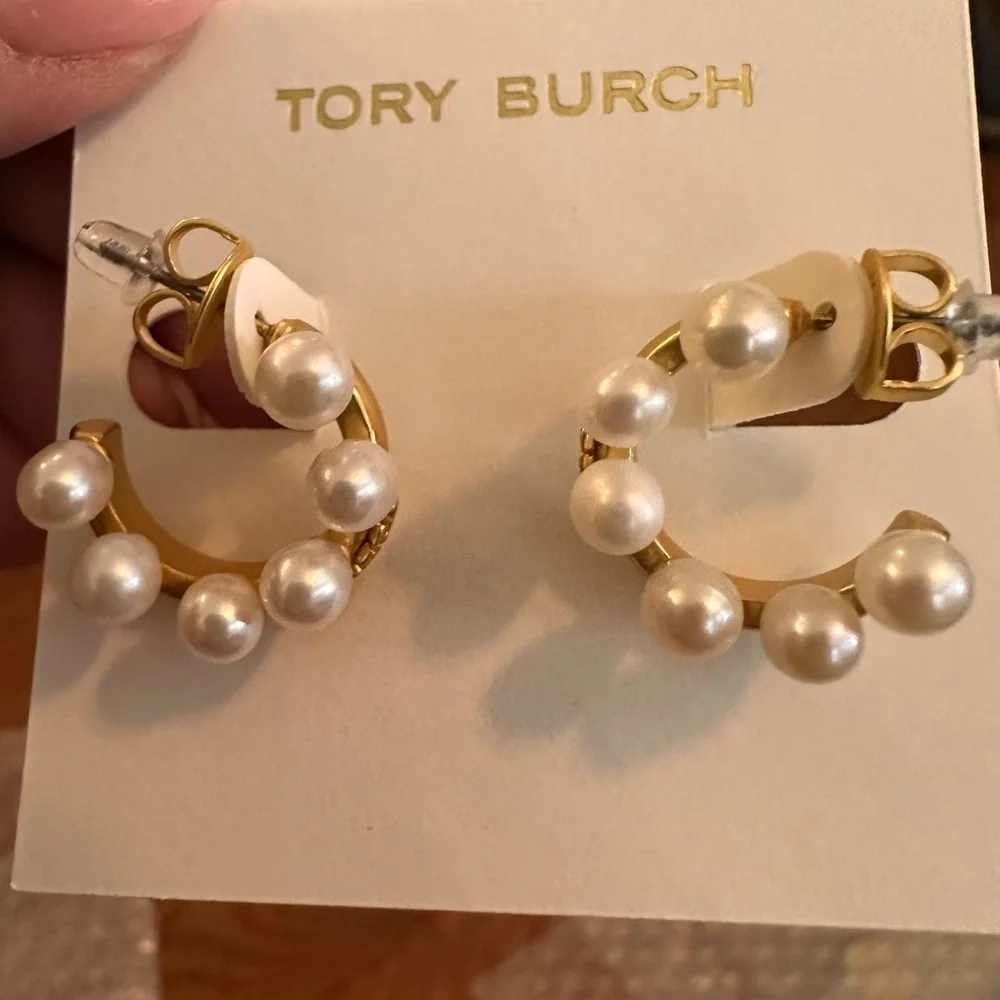 TORY BURCH Rolled Gold/Pearl Kira Pearl‎ Hoop Earrings NEW